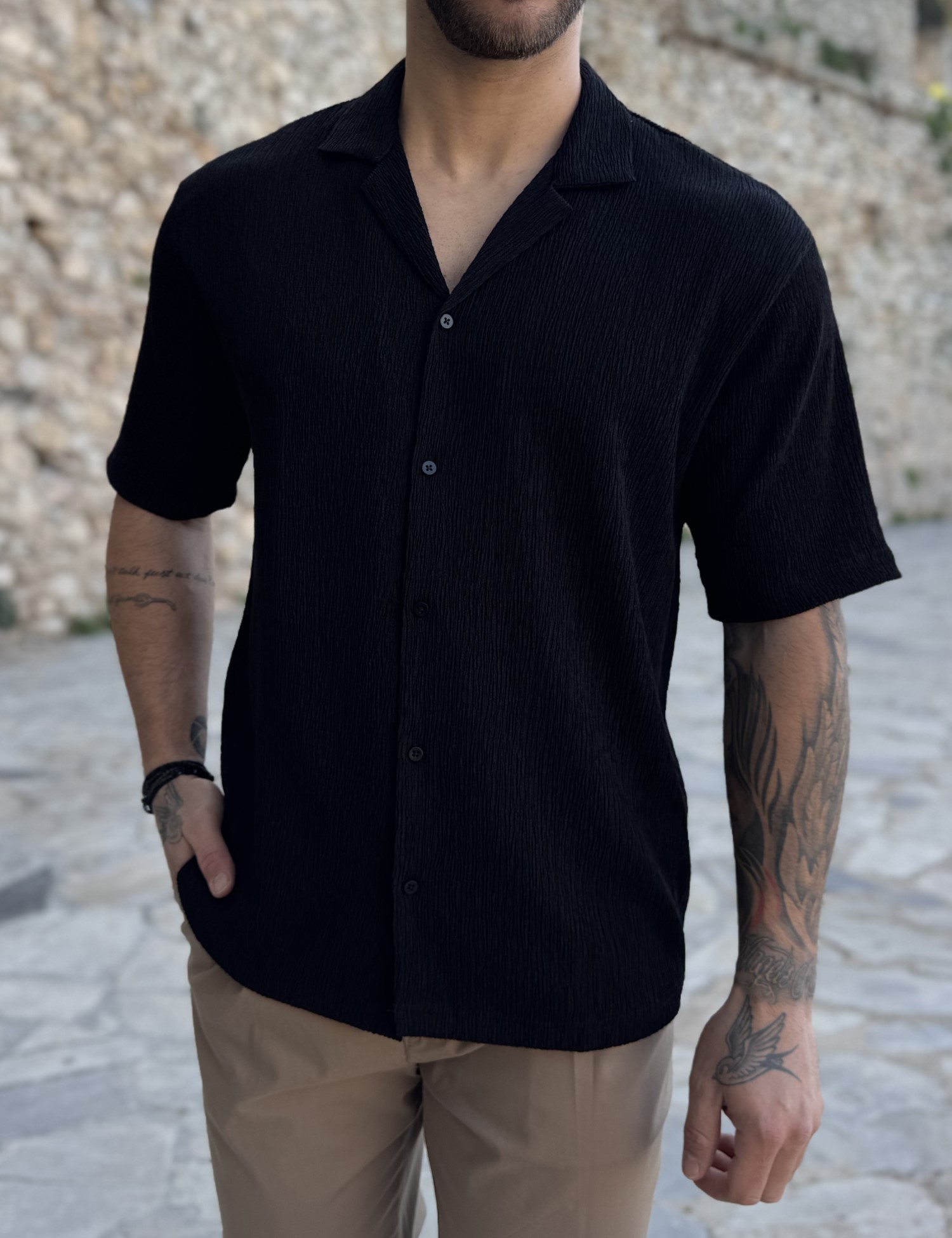 Ανδρικό μαύρο κοντομάνικο πουκάμισο με σαγρέ ύφασμα TST2733